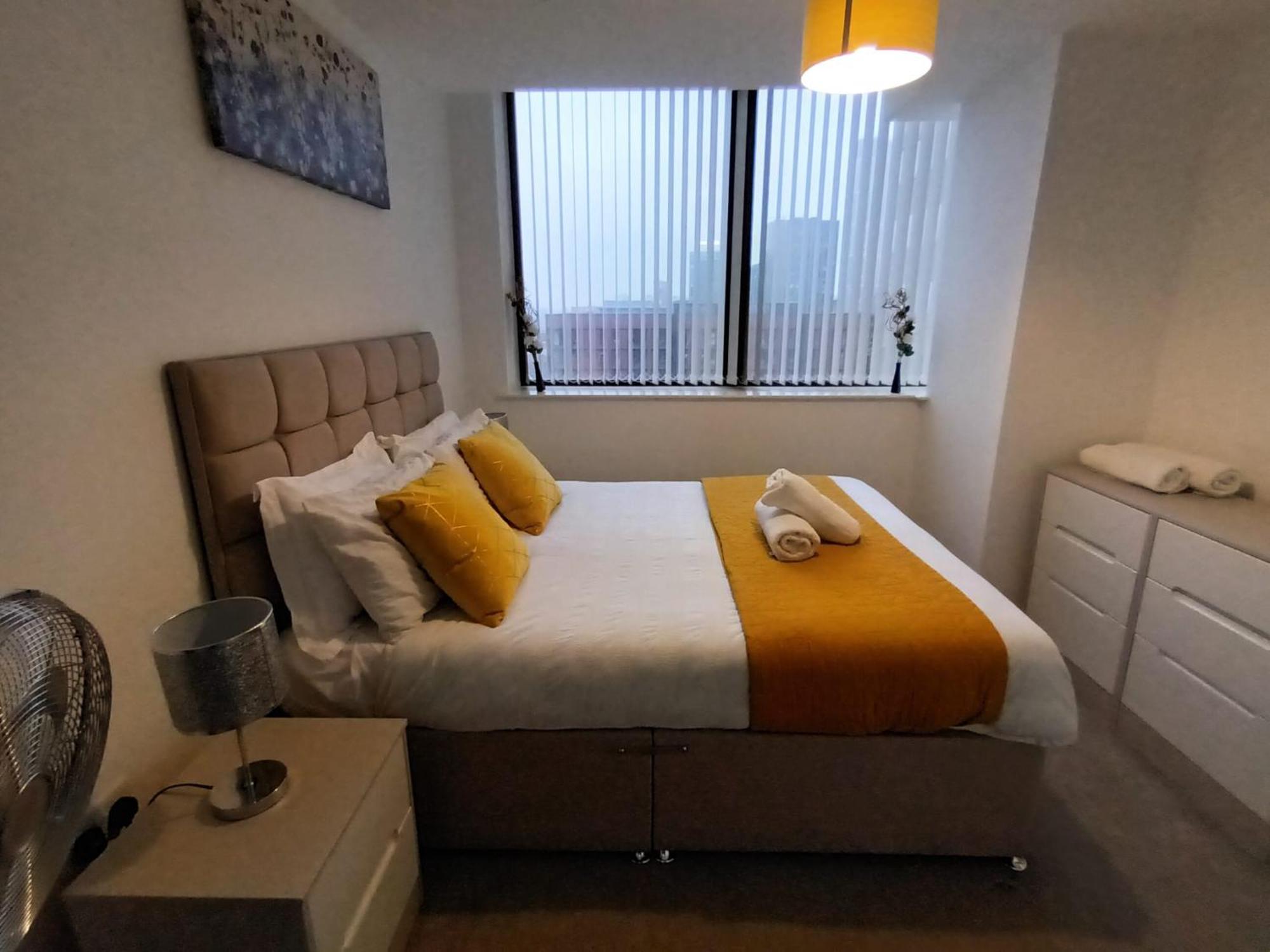 Kcs Broad Street Apartment เบอร์มิงแฮม ภายนอก รูปภาพ