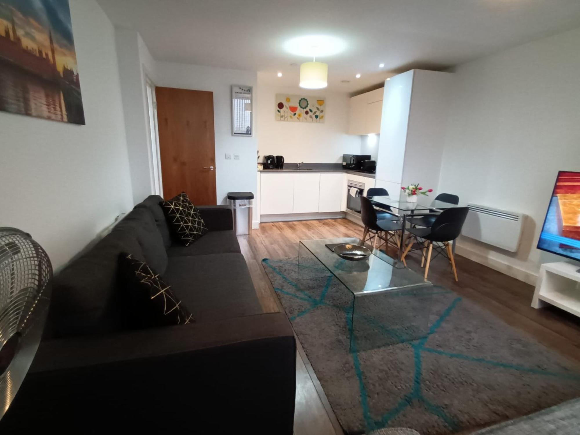 Kcs Broad Street Apartment เบอร์มิงแฮม ภายนอก รูปภาพ