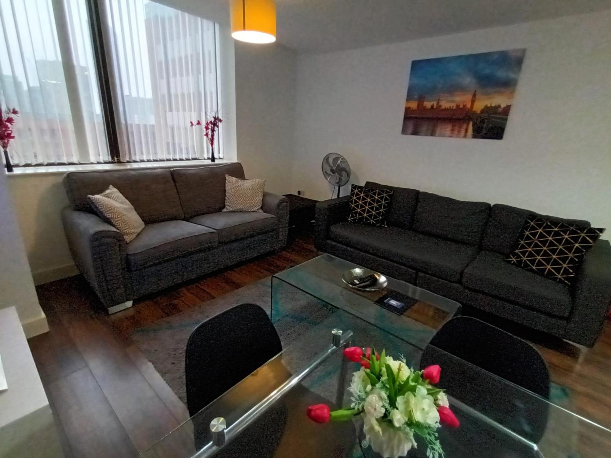 Kcs Broad Street Apartment เบอร์มิงแฮม ภายนอก รูปภาพ