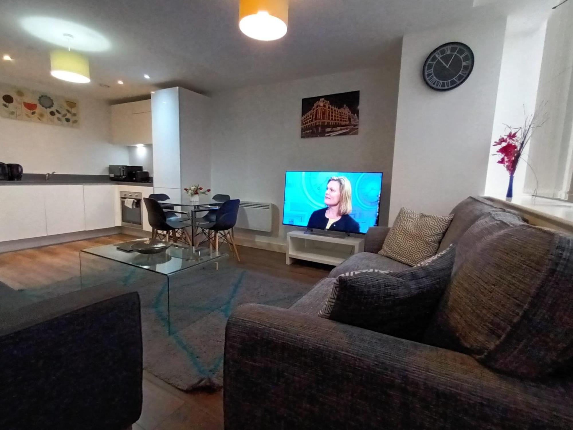 Kcs Broad Street Apartment เบอร์มิงแฮม ภายนอก รูปภาพ