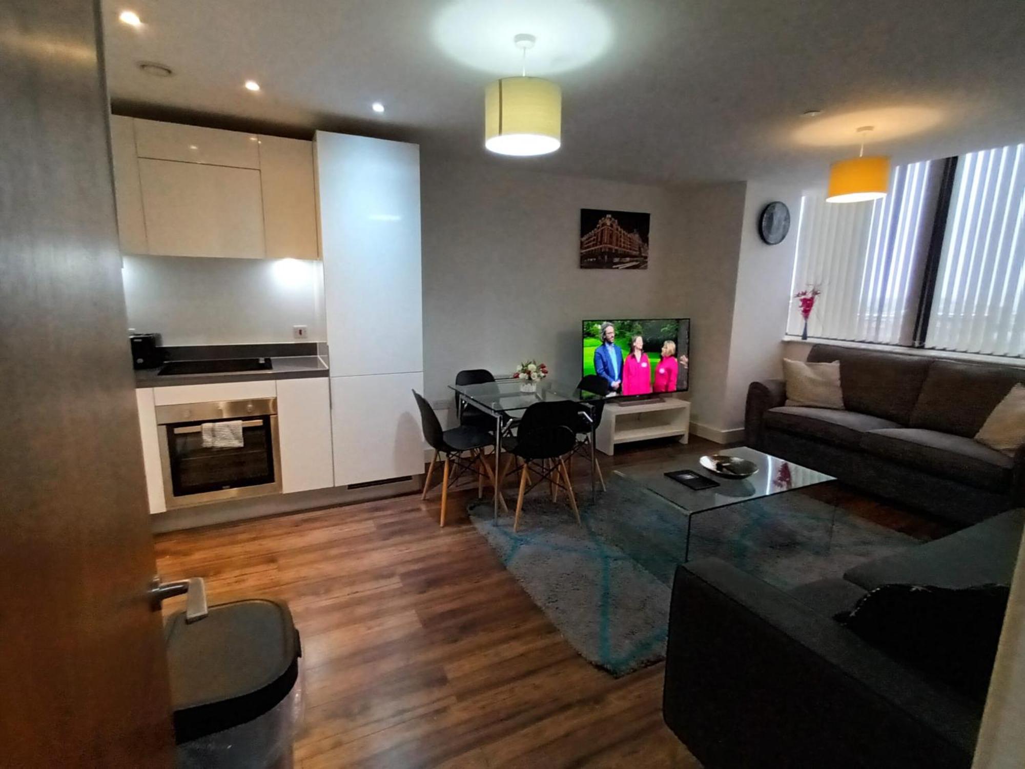 Kcs Broad Street Apartment เบอร์มิงแฮม ภายนอก รูปภาพ